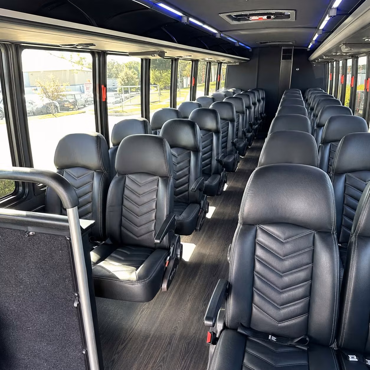 independence 25 passenger minibus rental