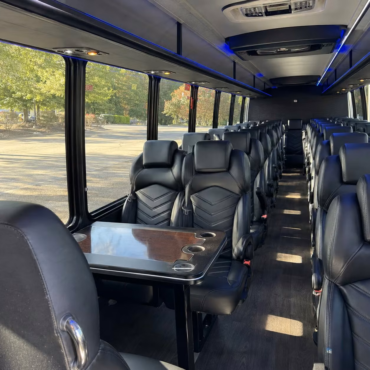 independence 28 passenger minibus rental