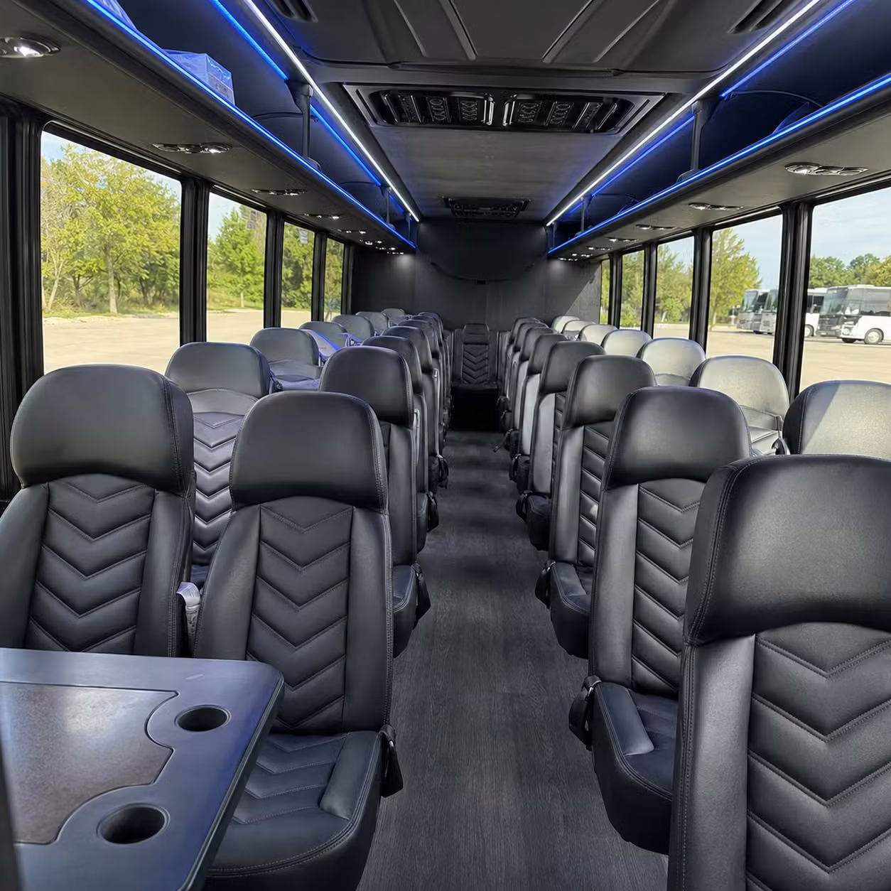 independence 30 passenger minibus rental