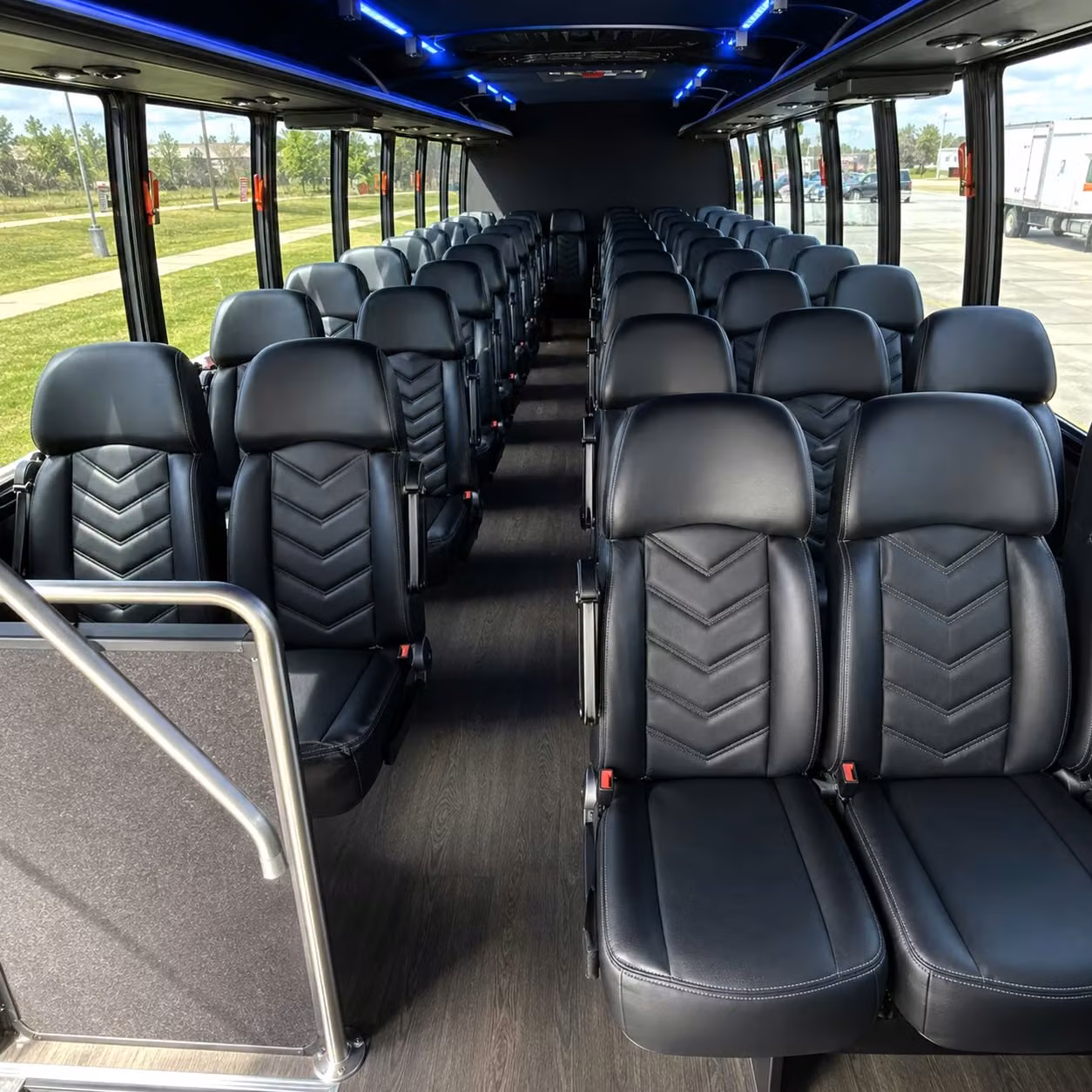 independence 35 passenger minibus rental