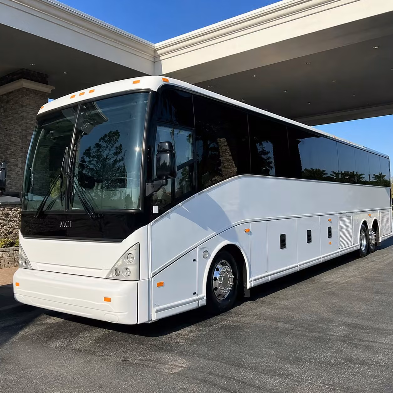 one way and round trip airport shuttle options for independence groups